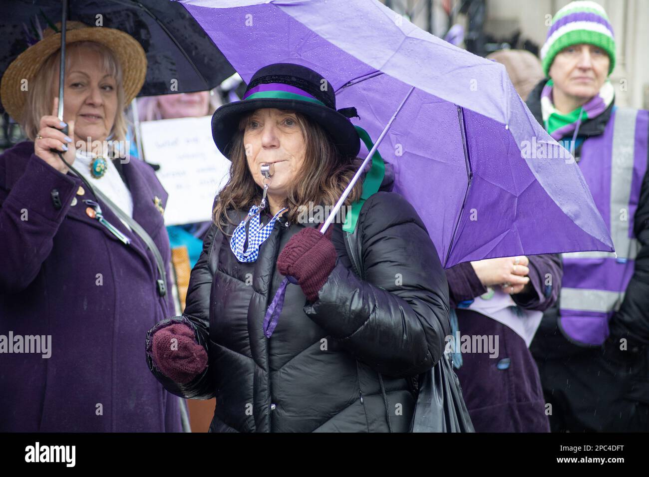 Le donne di WASPI-le donne contro la disuguaglianza pensionistica statale-hanno protestato contro il cambiamento nell'età pensionabile. Credit: Sinai Noor/Alamy Stock Photo Foto Stock