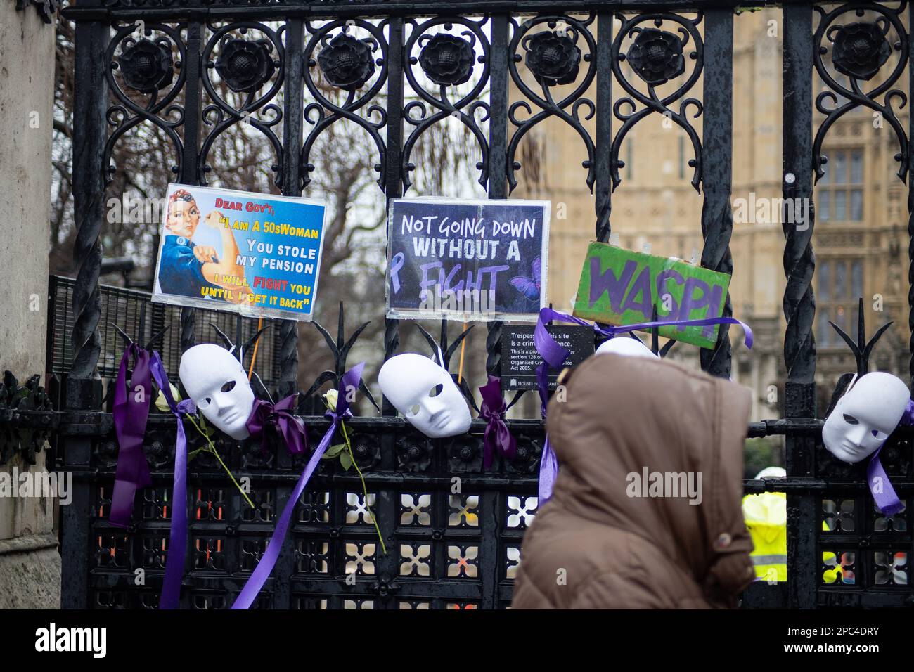 Le donne di WASPI-le donne contro la disuguaglianza pensionistica statale-hanno protestato contro il cambiamento nell'età pensionabile. Credit: Sinai Noor/Alamy Stock Photo Foto Stock