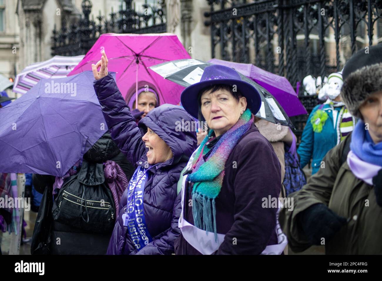 Le donne di WASPI-le donne contro la disuguaglianza pensionistica statale-hanno protestato contro il cambiamento nell'età pensionabile. Credit: Sinai Noor/Alamy Stock Photo Foto Stock