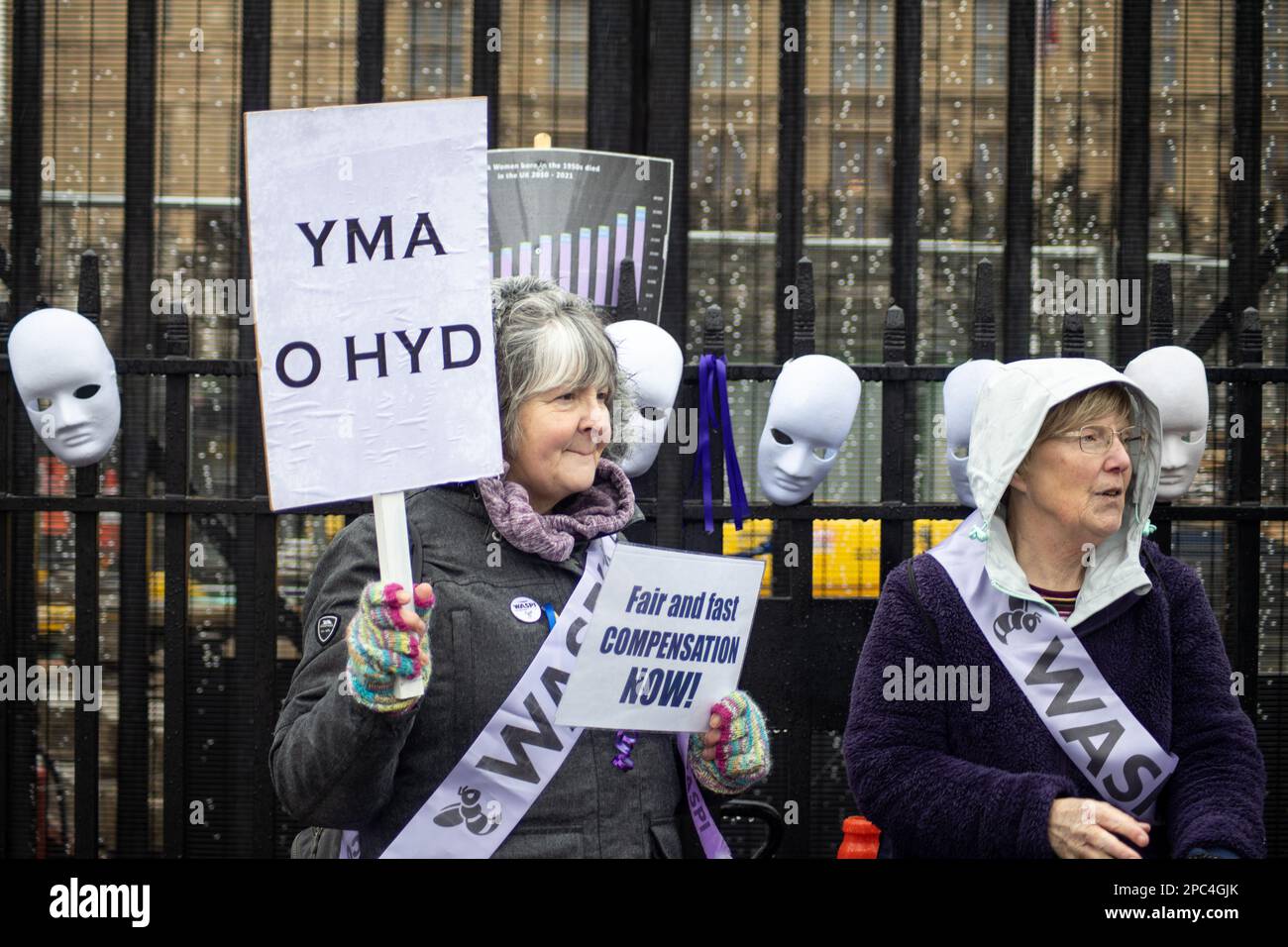 Le donne di WASPI-le donne contro la disuguaglianza pensionistica statale-hanno protestato contro il cambiamento nell'età pensionabile. Credit: Sinai Noor/Alamy Stock Photo Foto Stock
