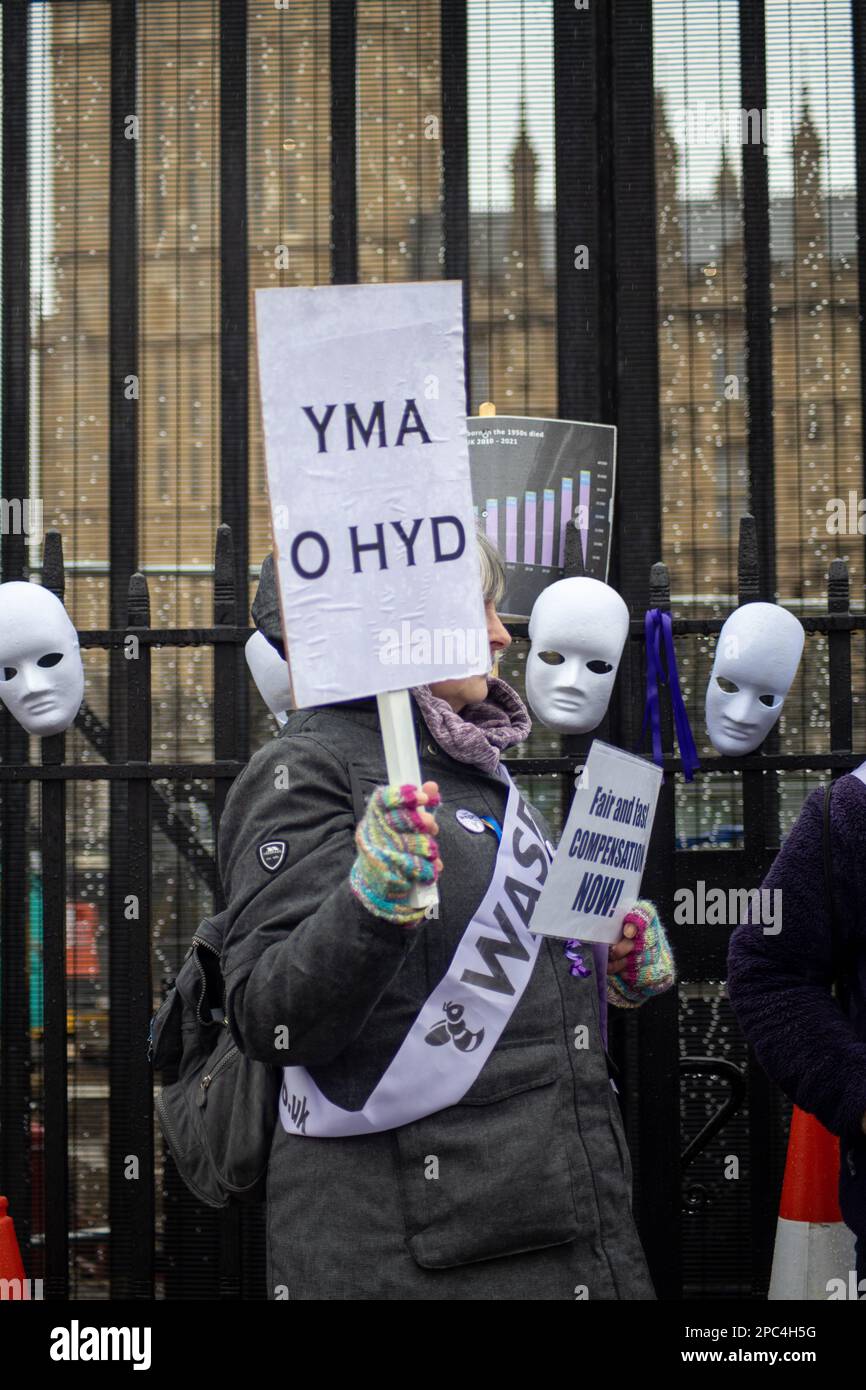 Le donne di WASPI-le donne contro la disuguaglianza pensionistica statale-hanno protestato contro il cambiamento nell'età pensionabile. Credit: Sinai Noor/Alamy Stock Photo Foto Stock