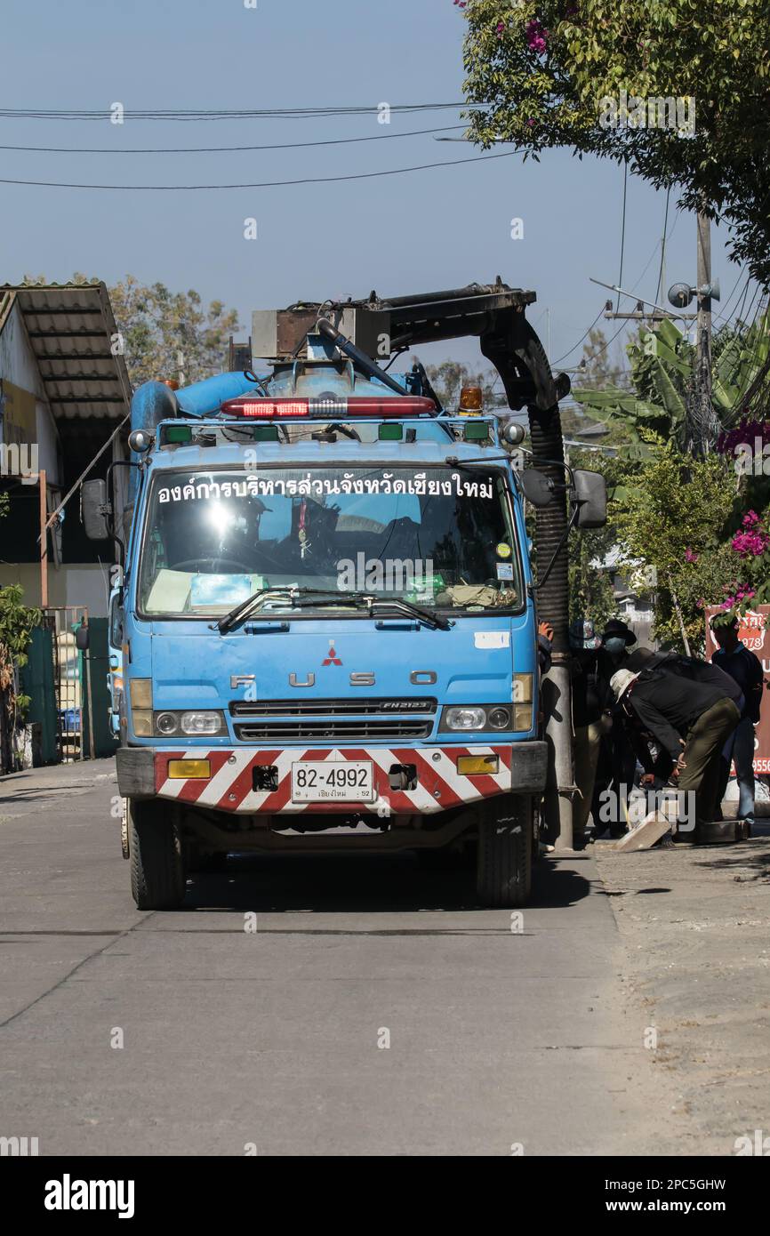 Chiangmai, Thailandia - Febbraio 7 2023: Camion pulito fognario del comune di Chiangmai. Foto Stock