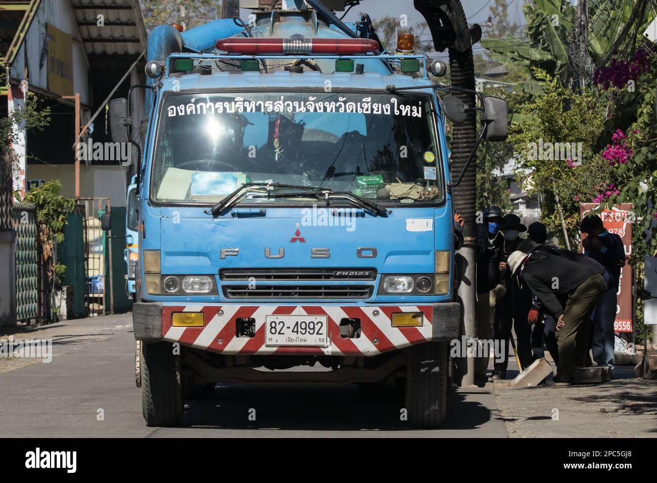 Chiangmai, Thailandia - Febbraio 7 2023: Camion pulito fognario del comune di Chiangmai. Foto Stock