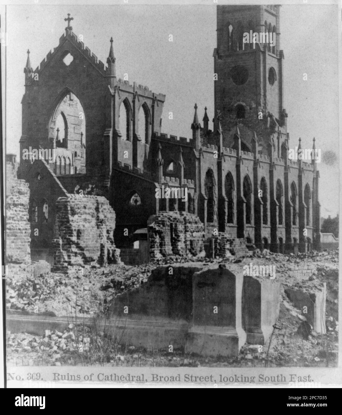 Rovine della cattedrale, Broad Street, guardando verso sud-est. Civil War Photograph Collection , originale negativo può essere disponibile: LC-B811-3076. Danni di guerra, Carolina del Sud, Charleston, 1860-1870, chiese cattoliche, South Carolina, Charleston, 1860-1870, Stati Uniti, Storia, Guerra civile, 1861-1865, distruzione e saccheggio, Unione, Carolina del Sud, Charleston. Foto Stock
