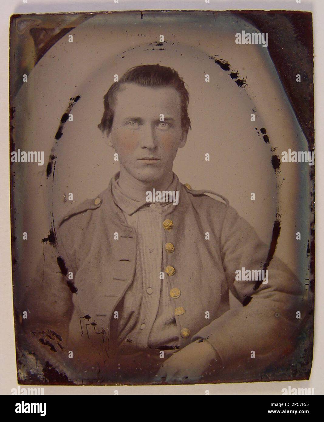 Soldato non identificato in uniforme confederata. Liljenquist Family Collection of Civil War Photographs , ha esposto: 'The Last Full Measure : Civil War Photographs from the Liljenquist Family Collection' alla Library of Congress, Washington, D.C, 2011, pp/liljconfed. Stati Confederati d'America, esercito, persone, 1860-1870, soldati, Confederato, 1860-1870, uniformi militari, confederato, 1860-1870, Stati Uniti, Storia, Guerra civile, 1861-1865, personale militare, Confederato. Foto Stock