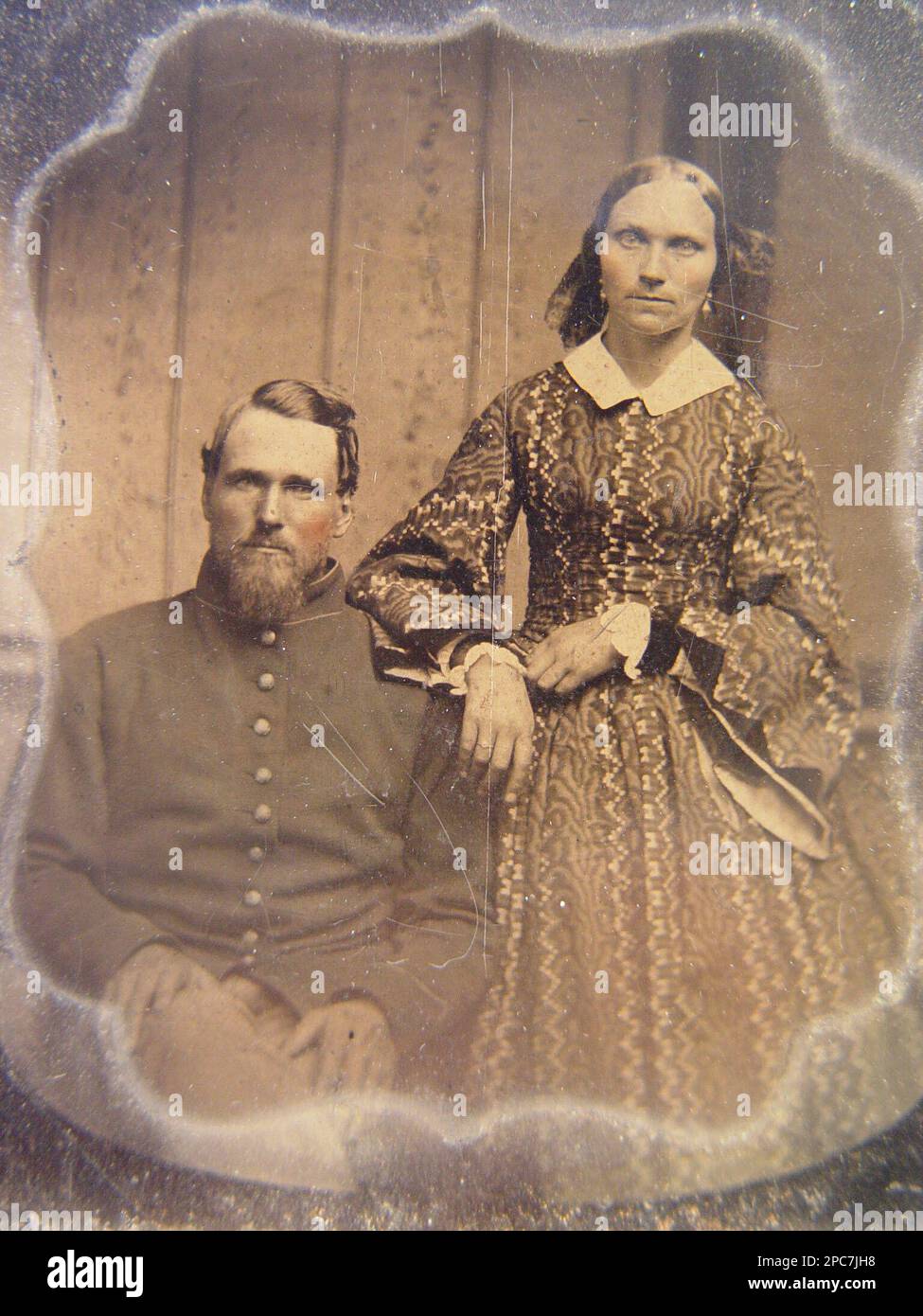 Soldato non identificato in uniforme Unione con donna non identificata in vestito. Stati Uniti, Esercito, persone, 1860-1870, soldati, Unione, 1860-1870, uniformi militari, Unione, 1860-1870, Couples, 1860-1870, Women, 1860-1870, Stati Uniti, Storia, Guerra civile, 1861-1865, personale militare, Unione. Foto Stock