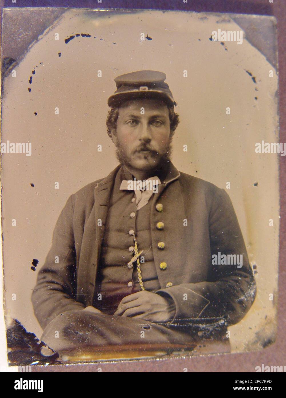 Soldato non identificato nell'uniforme dell'Unione e nel cappuccio di foraggio. Stati Uniti, Esercito, persone, 1860-1870, soldati, Unione, 1860-1870, uniformi militari, Unione, 1860-1870, Stati Uniti, Storia, Guerra civile, 1861-1865, personale militare, Unione. Foto Stock