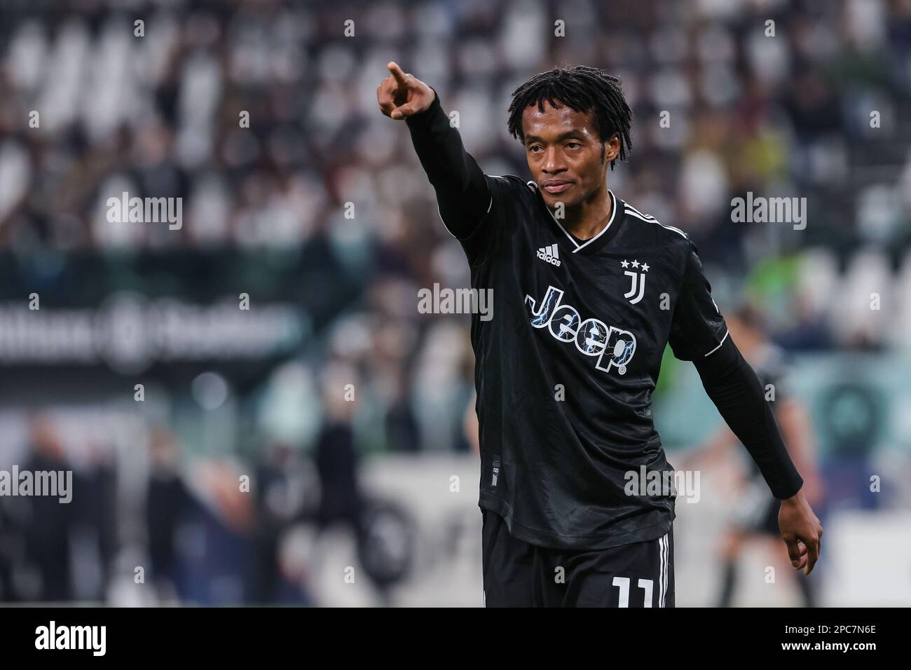 Torino, Italia. 12th Mar, 2023. Juan Cuadrado della Juventus FC gesta durante la Serie Una partita di calcio del 2022/23 tra Juventus FC e UC Sampdoria allo stadio Allianz di Torino. FINAL SCOREJuventus 4 | 2:50 Sampdoria Credit: SOPA Images Limited/Alamy Live News Foto Stock