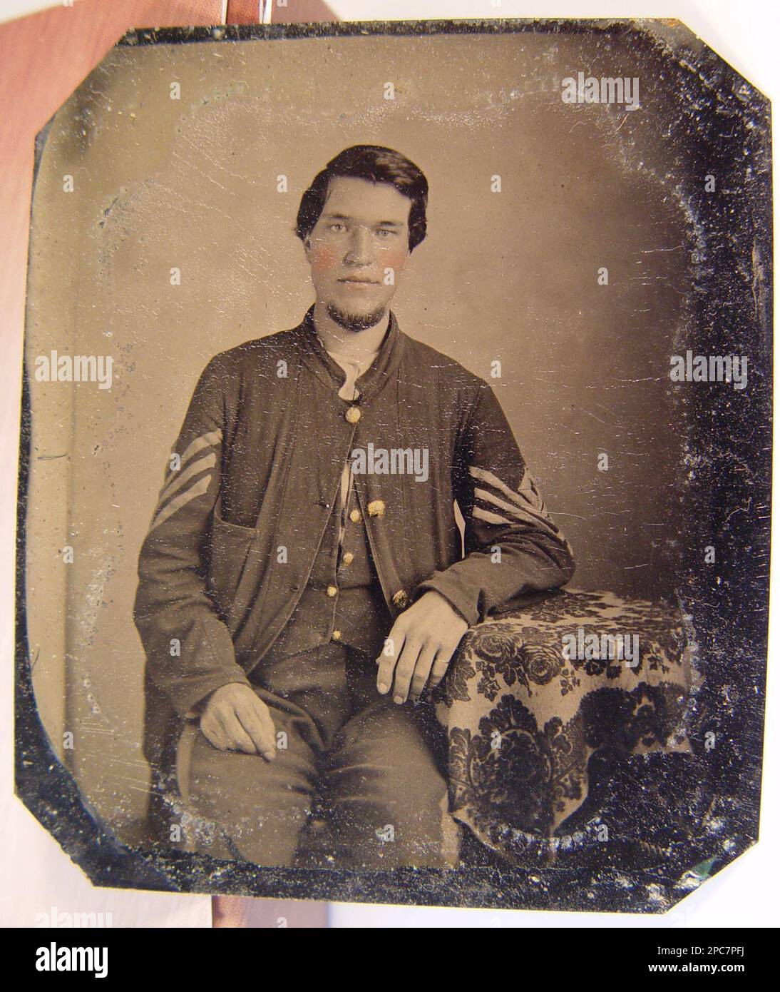 Soldato non identificato nella giacca di sacco del sergente dell'Unione. Liljenquist Famiglia Collezione di fotografie della Guerra civile , pp/liljunion. Stati Uniti, Esercito, persone, 1860-1870, soldati, Unione, 1860-1870, uniformi militari, Unione, 1860-1870, Stati Uniti, Storia, Guerra civile, 1861-1865, personale militare, Unione. Foto Stock