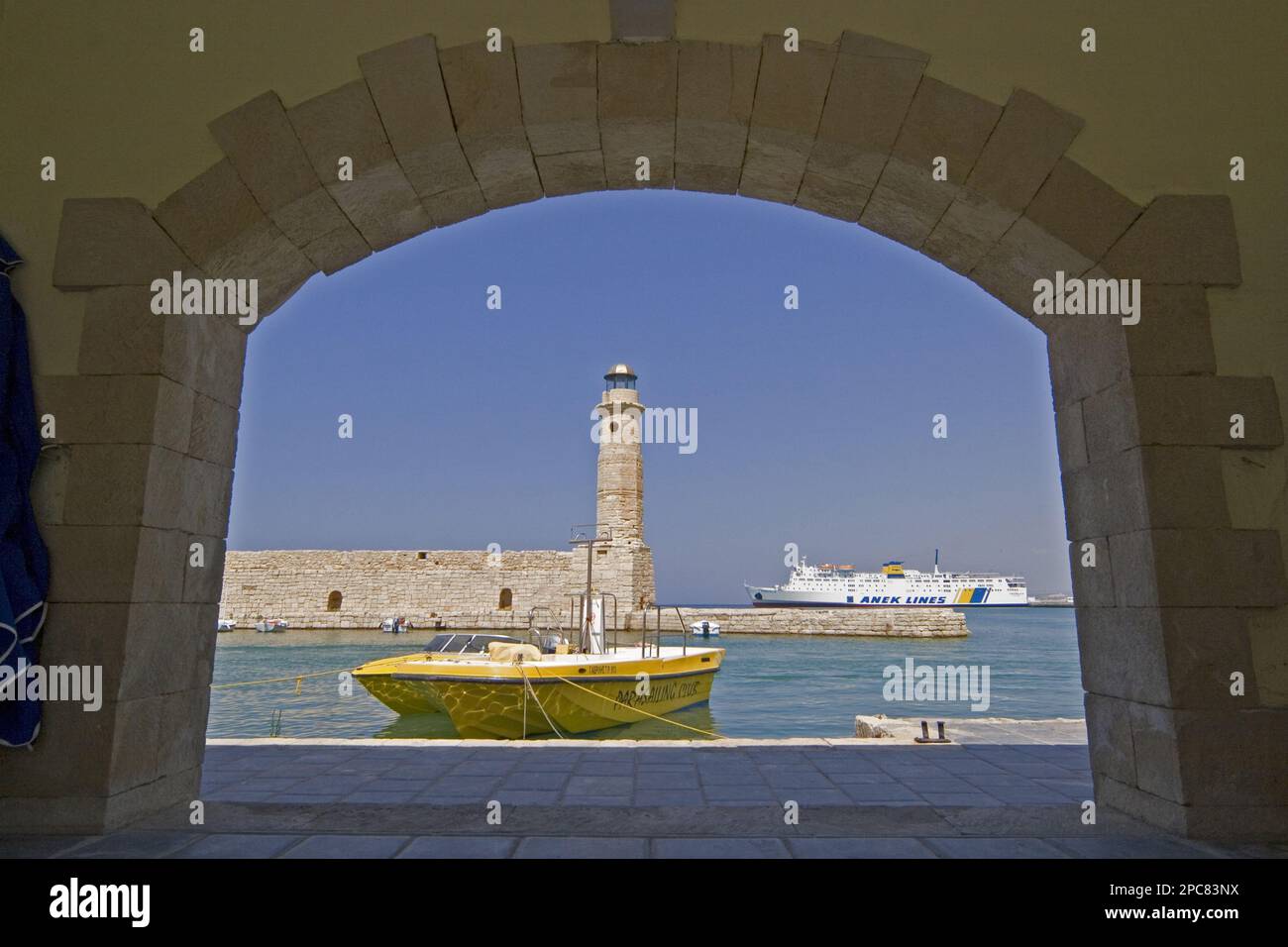 Vista dell'antico faro veneziano di Rethymno sull'isola greca di Creta Foto Stock