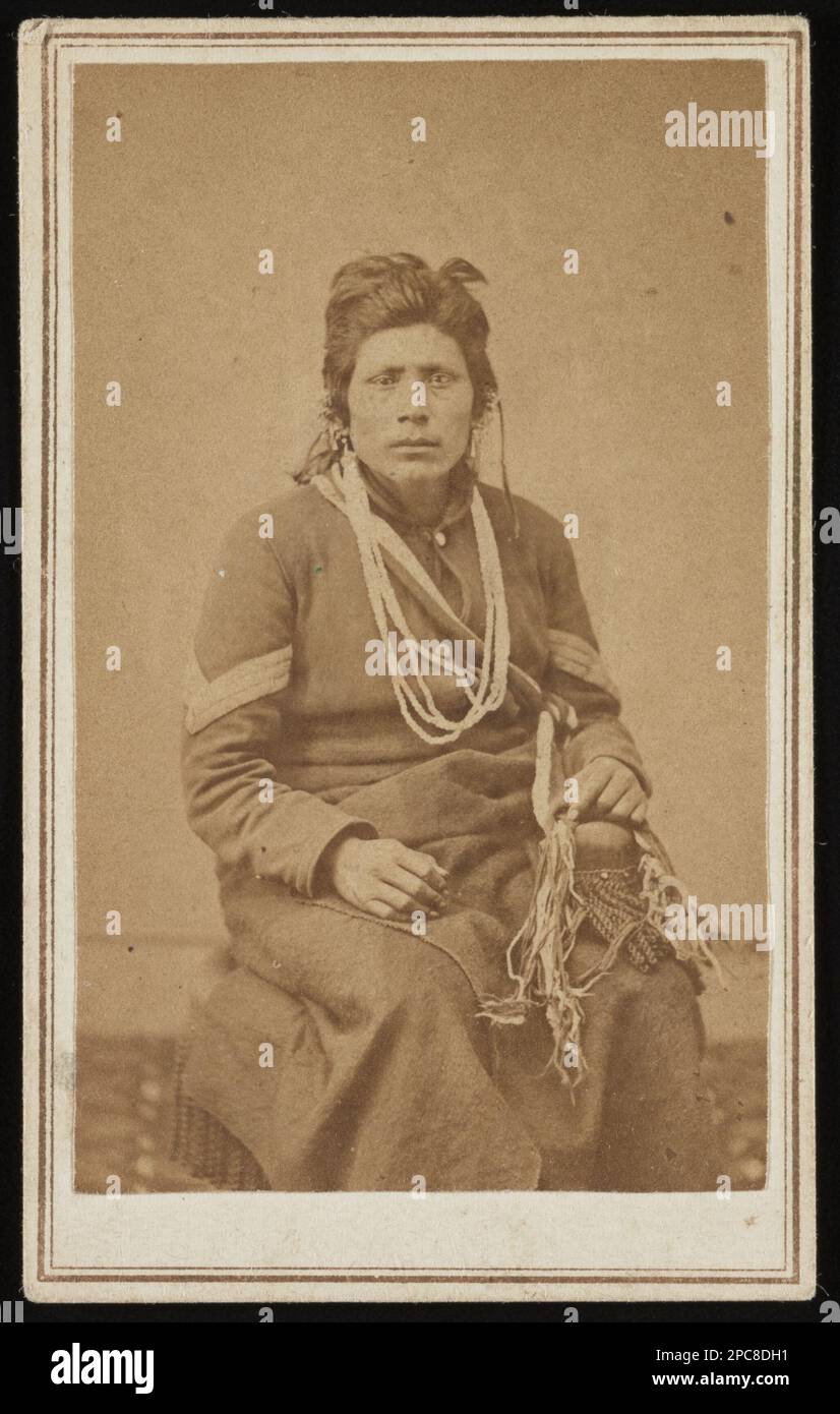 Soldato nativo americano non identificato in uniforme Unione. Liljenquist Famiglia Collezione di fotografie della Guerra civile , pp/liljpaper. Stati Uniti, esercito, persone, 1860-1870, Indiani del Nord America, servizio militare, 1860-1870, soldati, Unione, 1860-1870, Military Uniforms, Union, 1860-1870, Stati Uniti, Storia, Guerra civile, 1861-1865, personale militare, Unione. Foto Stock
