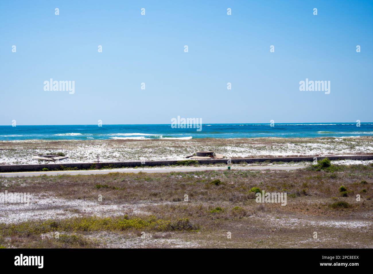 Paesaggio del Golfo del Messico da Fort Pickens, comprese le strutture relative al forte Foto Stock