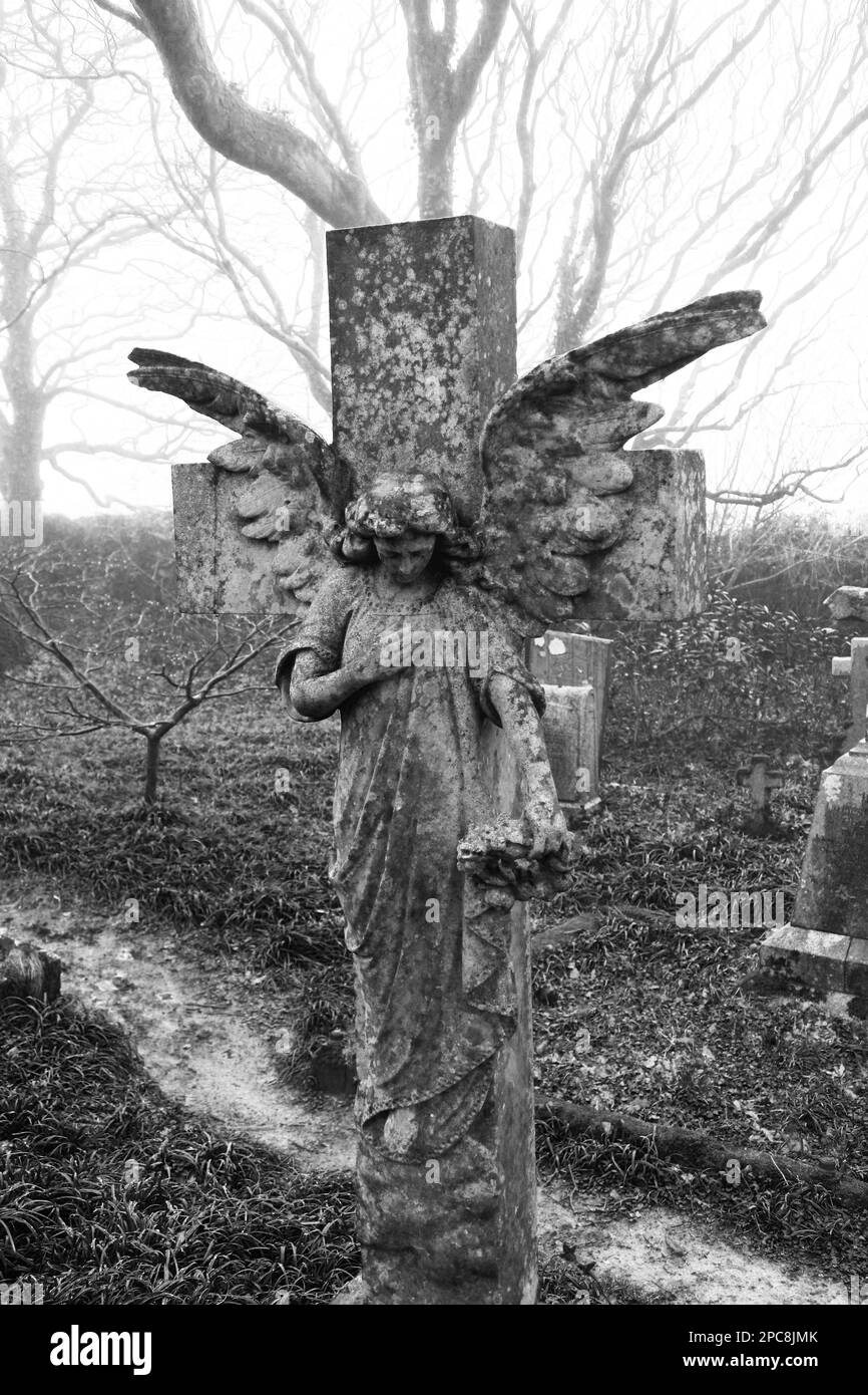 Il cimitero di St. Chiesa parrocchiale di Dennis, Cornovaglia, Regno Unito - John Gollop Foto Stock