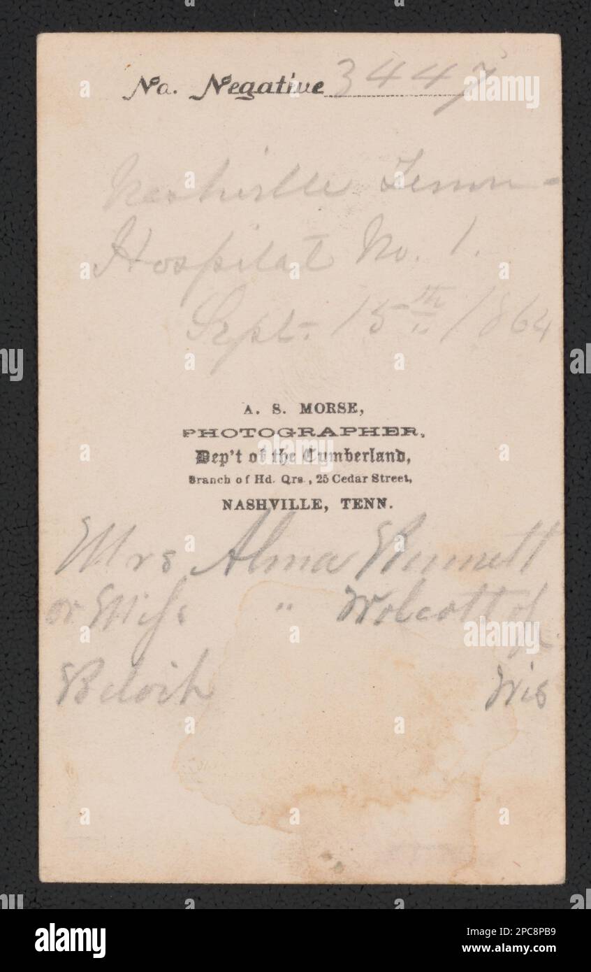 Alma S. Wolcott Bennett, Stati Uniti Infermiera della Commissione cristiana dell'ospedale n° 1, Nashville, Tennessee / A.S. Morse, fotografo, DIP Del Cumberland, filiale di HD. QRS., 25 Cedar Street, Nashville, Tenn. Liljenquist Famiglia Collezione di fotografie della Guerra civile , pp/liljpaper. Wolcott Bennett, 1845-1929, infermieri, Union, 1860-1870, Personale militare, Unione, 1860-1870, Stati Uniti, Storia, Guerra civile, 1861-1865, aspetti medici, Unione, Stati Uniti, Storia, Guerra civile, 1861-1865, Donne. Foto Stock