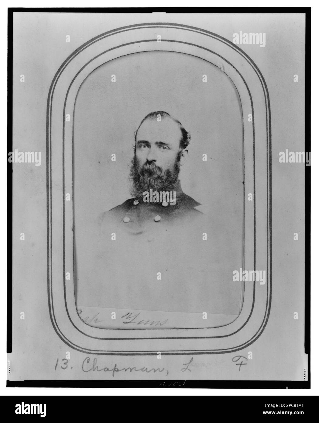 Lansard F. Chapman, busto ritratto, rivolto leggermente a sinistra. Carte de visite di Slagle, 288 penna. Avenue, arredamento. 11th St, Washington, D.C, in album: [Ufficiali dell'esercito degli Stati Uniti e altre persone del periodo della guerra civile / John White Geary, comp. 1861-1865], n. 13, surrogato pag. 4 (in alto a sinistra), surrogato disponibile come copia laser a colori nella sala di lettura P&P. Ufficiali militari, Unione, 1860-1870, Stati Uniti, Storia, Guerra civile, 1861-1865, personale militare, Unione. Foto Stock