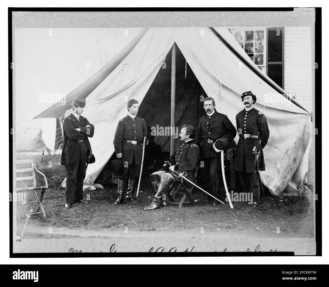 Generale maggiore A.A. Humphreys & staff. Titolo della voce, n° 581, negativo originale n°: LC-B817-7581, Collezione fotografica della Guerra civile. Humphreys, A. A, (Andrew Atkinson), 1810-1883, Servizio militare, Stati Uniti, Storia, Guerra civile, 1861-1865, personale militare, Unione. Foto Stock