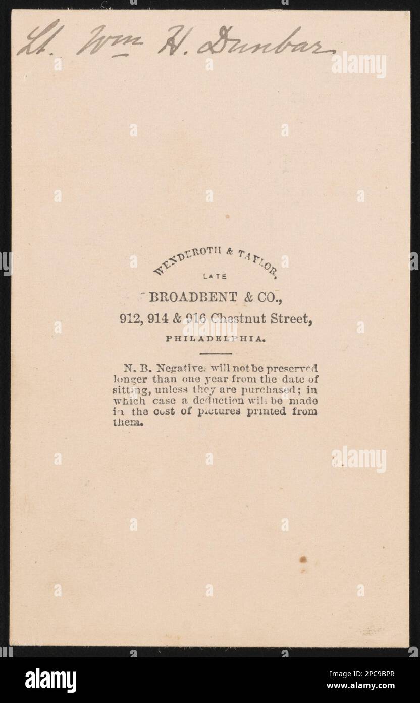 Major William H. Dunbar of Co. G, 48th New York Fanteria Regiment e 83rd Pennsylvania Fanteria Regiment in uniforme / Wenderoth & Taylor, Late Broadbent & Co., 912, 914 & 916 Chestnut Street, Philadelphia.. Liljenquist Famiglia Collezione di fotografie della Guerra civile , pp/liljpaper. Dunbar, William H, approssimativamente 1837- , Stati Uniti, Esercito, New York, reggimento della fanteria, 48th (1861-1865), persone, soldati, Unione, 1860-1870, Military Uniforms, Union, 1860-1870, Stati Uniti, Storia, Guerra civile, 1861-1865, personale militare, Unione. Foto Stock