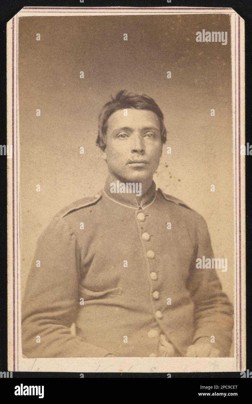 Soldato nativo americano non identificato in uniforme Unione. Liljenquist Famiglia Collezione di fotografie della Guerra civile , pp/liljpaper. Stati Uniti, esercito, persone, 1860-1870, Indiani del Nord America, servizio militare, 1860-1870, soldati, Unione, 1860-1870, Military Uniforms, Union, 1860-1870, Stati Uniti, Storia, Guerra civile, 1861-1865, personale militare, Unione. Foto Stock