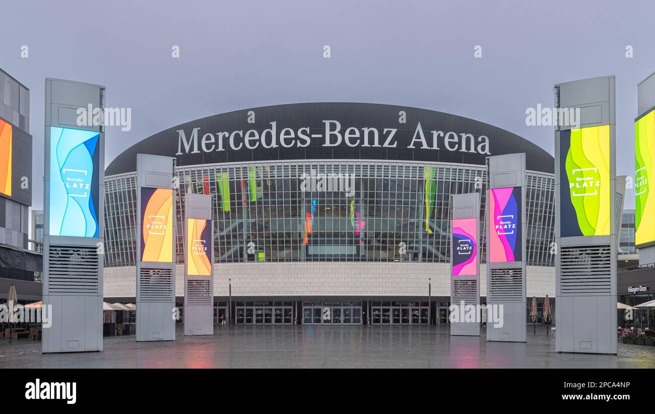 Mercedes Benz Arena in una giornata invernale Foto Stock