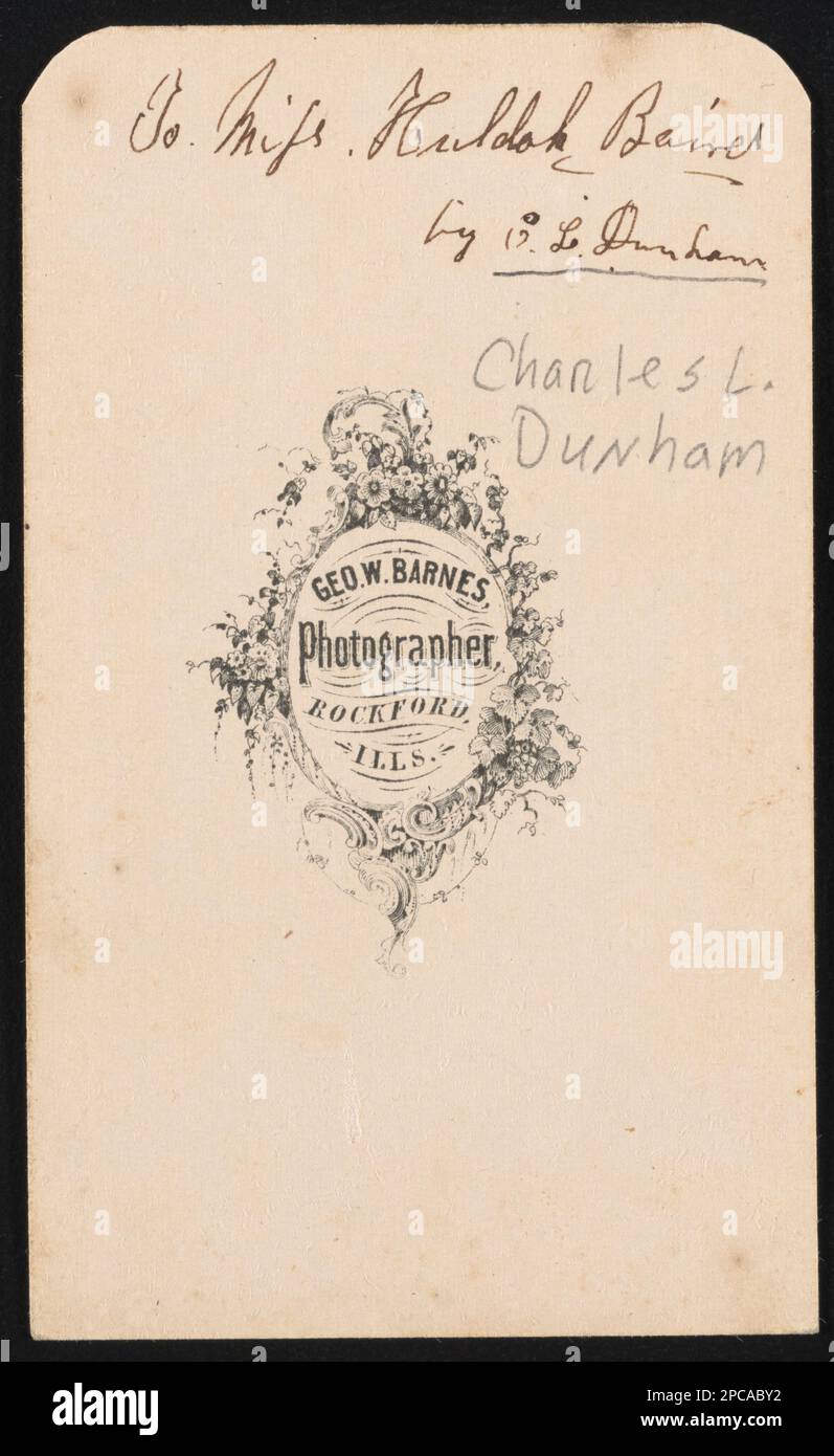 Fabbro Charles Lewis Dunham di Co.. L, 8th Illinois Cavalleria reggimento in uniforme / Geo. W. Barnes, fotografo, Rockford, ills.. Liljenquist Famiglia Collezione di fotografie della Guerra civile , pp/liljpaper. Dunham, Charles Lewis, 1837-1922, Stati Uniti, Army, Illinois Cavallry Regiment, 8th (1861-1865), persone, soldati, Unione, 1860-1870, Military Uniforms, Union, 1860-1870, Stati Uniti, Storia, Guerra civile, 1861-1865, personale militare, Unione. Foto Stock