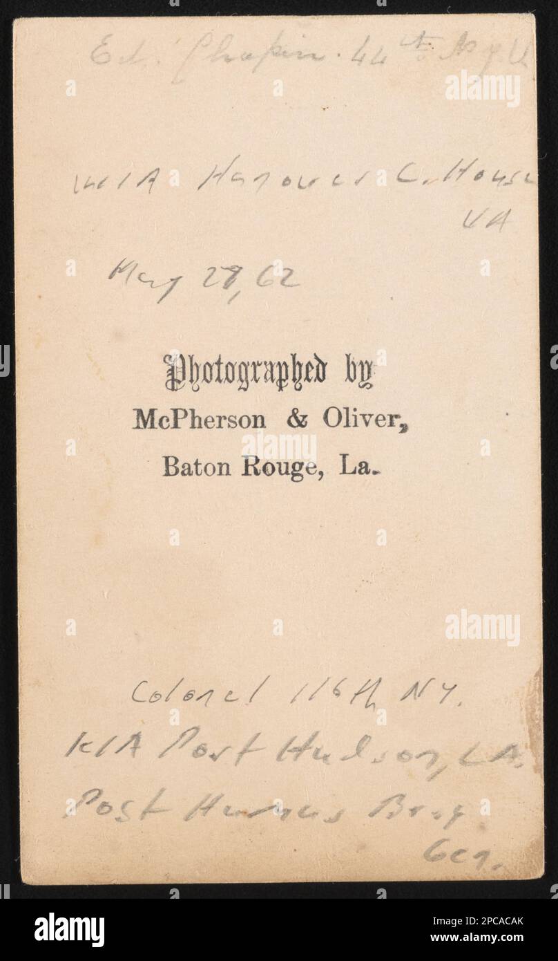 Brigadier Generale Edward Payson Chapin della Co.. A, 44th New York Fanty Regiment e 116th New York Fanty Regiment in uniforme con spada / fotografato da McPherson & Oliver, Baton Rouge, la.. Liljenquist Famiglia Collezione di fotografie della Guerra civile , pp/liljpaper. Chapin, Edward Payson, 1831-1863, Stati Uniti, Army, New York, 116th (1862-1865), People, United States, Army, New York, reggimento della fanteria, 44th (1861-1864), persone, soldati, Unione, 1860-1870, Daggers & spade, 1860-1870, uniformi militari, Unione, 1860-1870, Stati Uniti, Storia, Guerra civile, 1861-1865, Militare Foto Stock