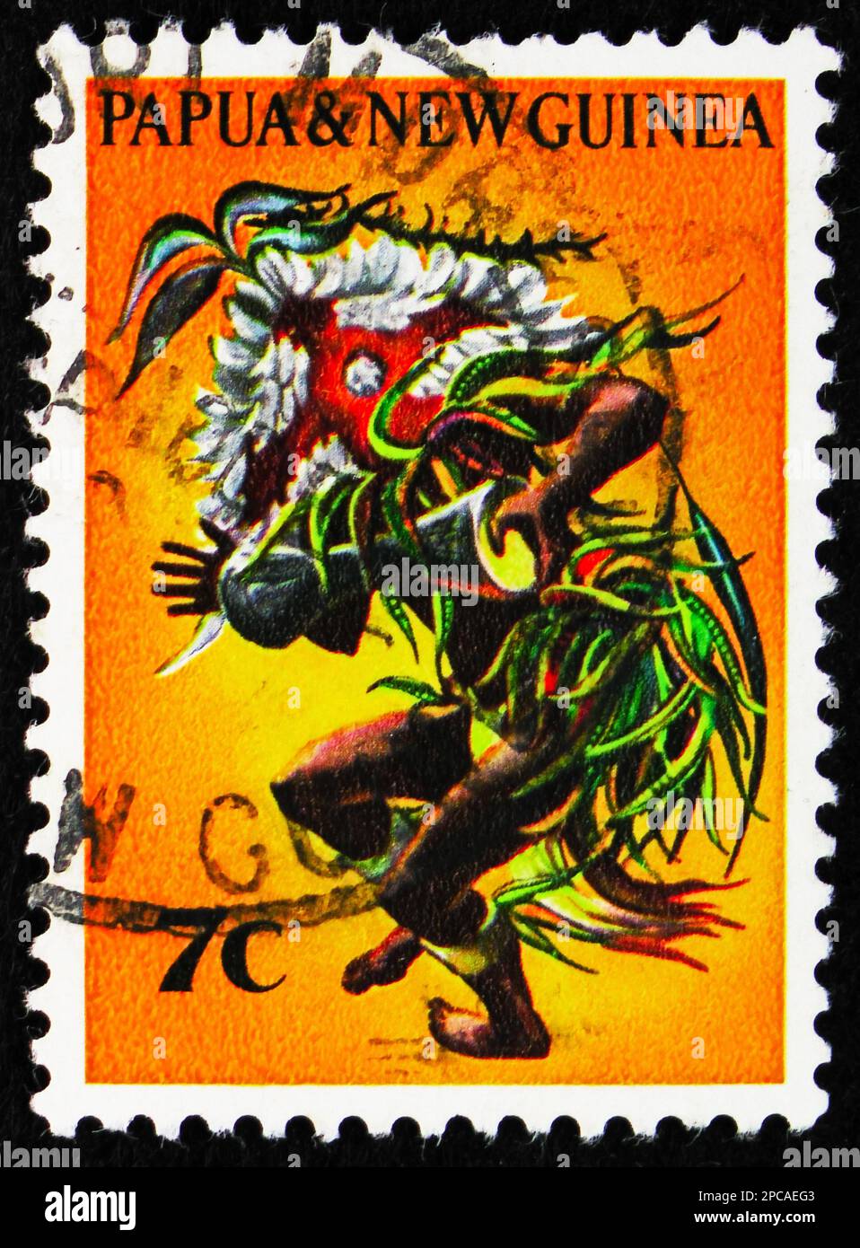 MOSCA, RUSSIA - 15 FEBBRAIO 2023: Francobollo stampato in Papua Nuova Guinea mostra Siaa Dancer, serie di ballerini nativi, circa 1971 Foto Stock