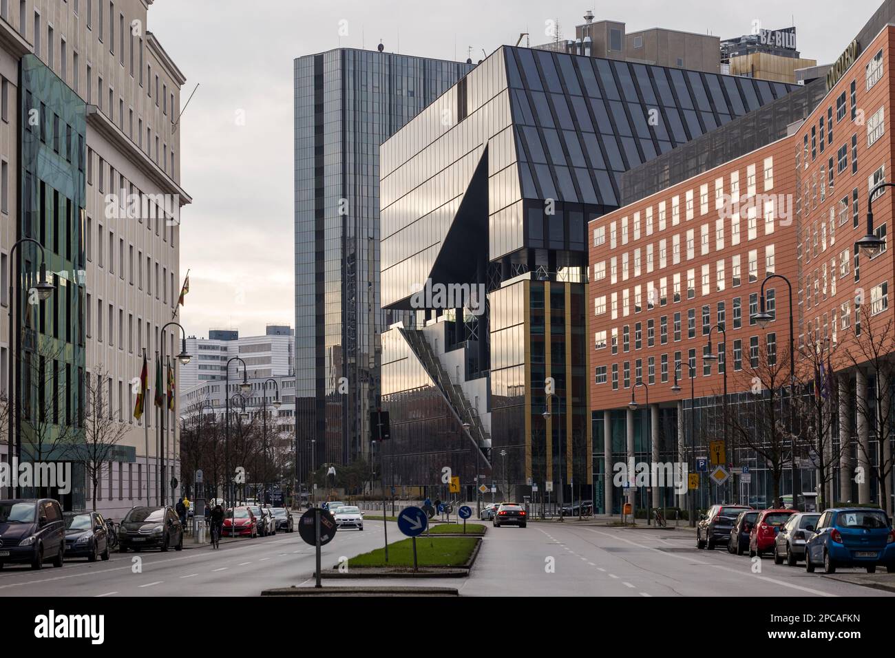 Berlino, Germania 12-29-2020 Axel Springer nuovo edificio a Berlino, progettato dal famoso architetto e fondatore di OMA REM Koolhaas Foto Stock