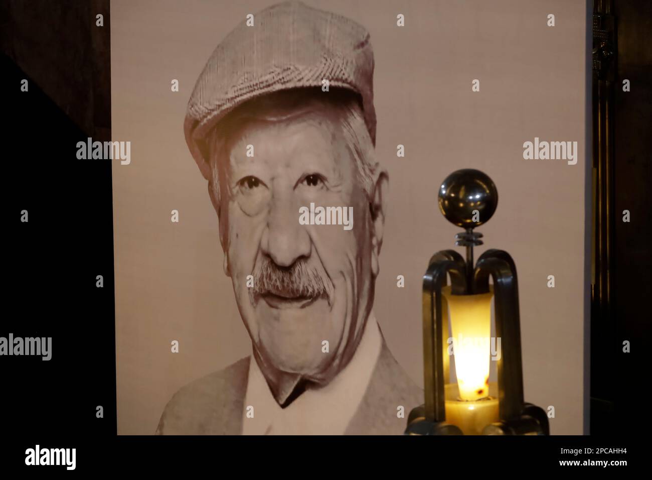 Città del Messico, Messico. 12th Mar, 2023. La fotografia del primo attore Ignacio Lopez Tarso durante il tributo postumo nella sua memoria, al Palacio de las Bellas Artes a Città del Messico. Il 12 marzo 2023 a Città del Messico, Messico (Foto di Luis Barron/Eyepix Group/NurPhoto)0 Credit: NurPhoto SRL/Alamy Live News Foto Stock