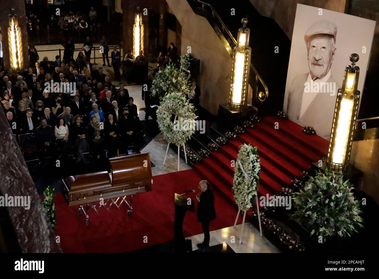 Città del Messico, Messico. 12th Mar, 2023. Attore Salvador Garcini durante il postumo omaggio al primo attore Ignacio Lopez Tarso, al Palacio de las Bellas Artes di Città del Messico. Il 12 marzo 2023 a Città del Messico (Foto di Luis Barron/Eyepix Group/NurPhoto) Credit: NurPhoto SRL/Alamy Live News Foto Stock