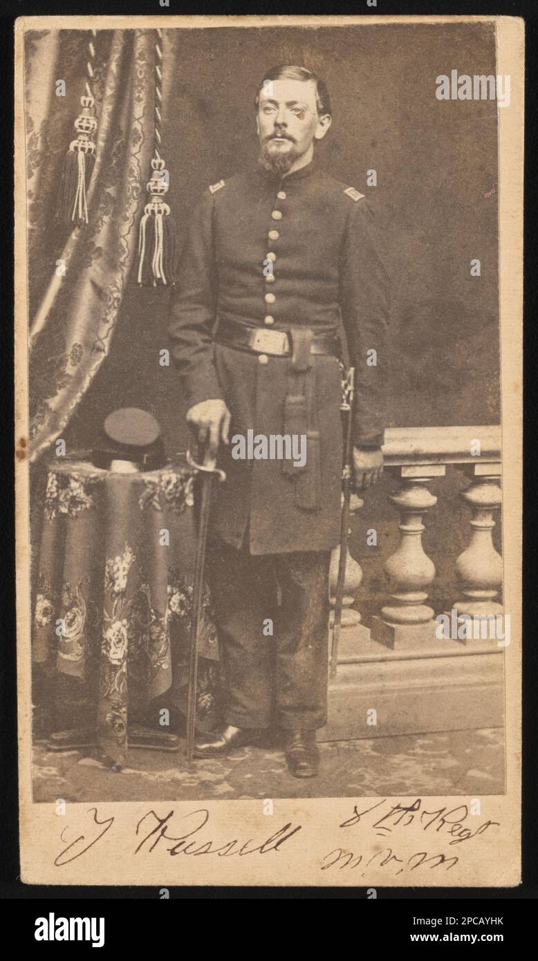 Il capitano Thomas Russell della Co.. H, 8th Massachusetts Infanty Regiment and Co. B, 23rd Regimento della fanteria del Massachusetts in uniforme con spada. Liljenquist Famiglia Collezione di fotografie della Guerra civile , pp/liljpaper. Russell, Thomas, 1831-1962, Stati Uniti, Army, Massachusetts Infanty Regiment, 8th (1861), persone, soldati, Unione, 1860-1870, uniformi militari, Unione, 1860-1870, Daggers & spade, 1860-1870, Stati Uniti, Storia, Guerra civile, 1861-1865, Personale militare, Unione. Foto Stock