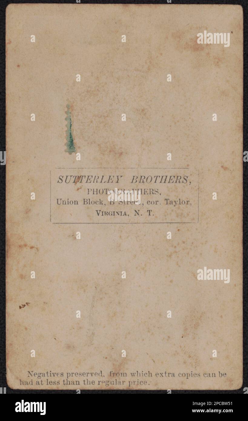 Due soldati non identificati in uniformi dell'Unione con spade e pistole / Sutterley Brothers, fotografi, Union Block, B Street, cor. Taylor, Virginia, N.T.. Liljenquist Famiglia Collezione di fotografie della Guerra civile , pp/liljpaper. Stati Uniti, Esercito, persone, 1860-1870, soldati, Unione, 1860-1870, uniformi militari, Unione, 1860-1870, Daggers & spade, 1860-1870, pistole, 1860-1870, Stati Uniti, Storia, Guerra civile, 1861-1865, personale militare, Unione. Foto Stock