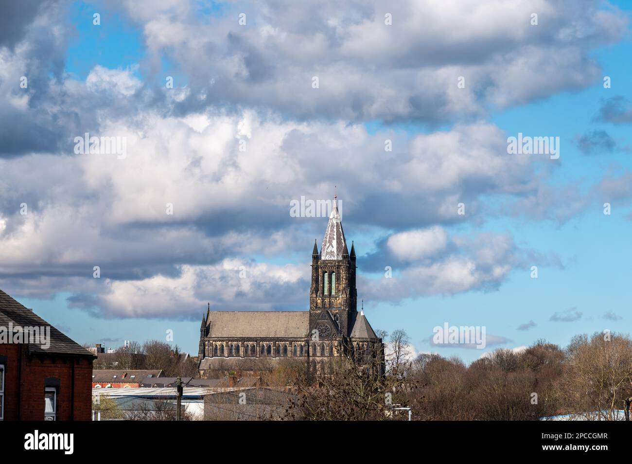 La Chiesa di San Bartolomeo, Armley, è una chiesa parrocchiale situata nella chiesa inglese di Armley, Leeds, West Yorkshire. Foto Stock