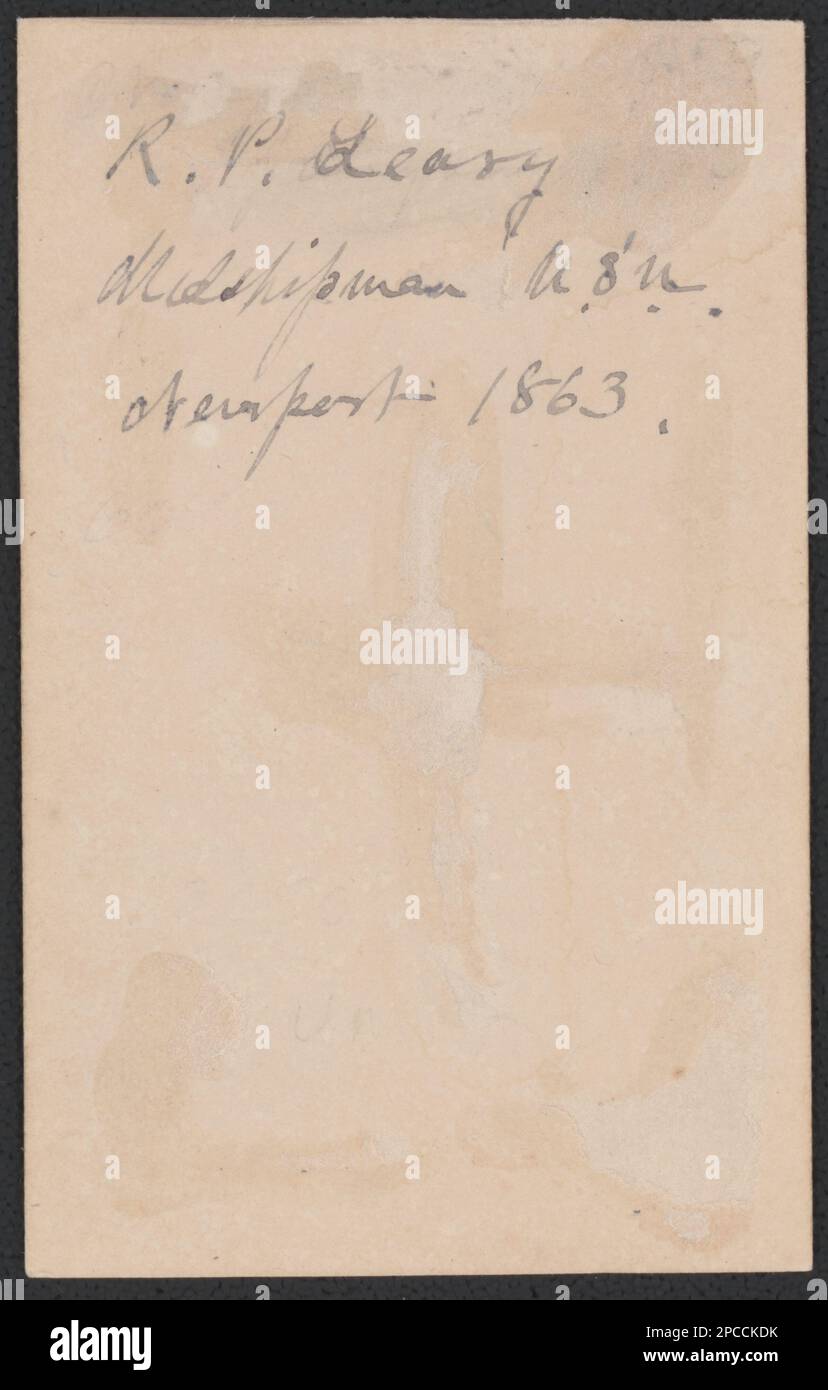 Midshipman Richard Phillips Leary degli Stati Uniti Navy in uniforme con spada. Liljenquist Famiglia Collezione di fotografie della Guerra civile , pp/liljpaper. Leary, Richard Phillips, 1842-1901, Stati Uniti, Navy, Persone, 1860-1870, marinai, Unione, 1860-1870, Uniformi militari, Unione, 1860-1870, Stati Uniti, Storia, Guerra civile, 1861-1865, personale militare, Unione. Foto Stock