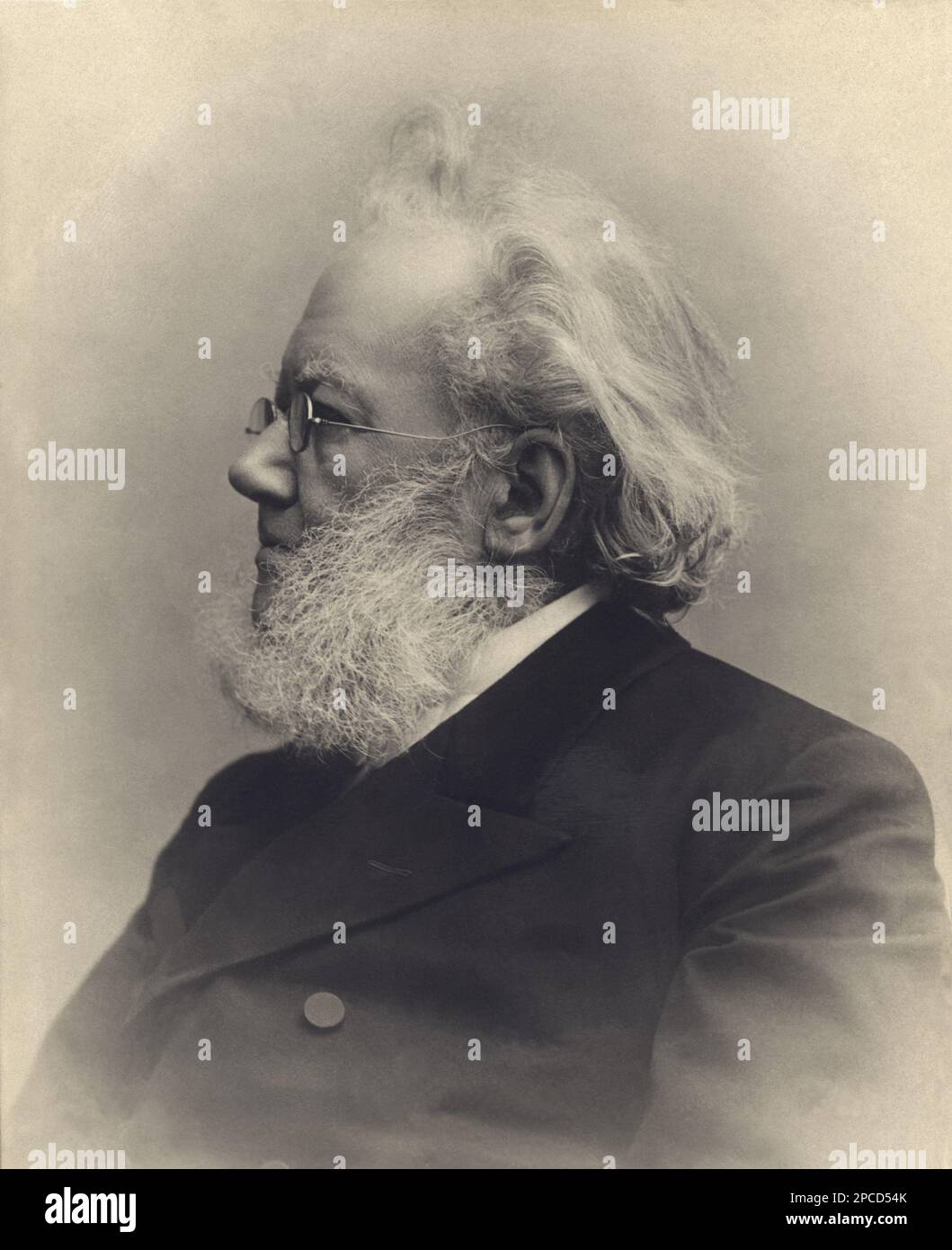 1900 ca, NORVEGIA : il drammaturgo norvegano HENRIK IBSEN ( 1828 - 1906 ) , autore del commedia GYNT ( 1867 ), CASA DI BAMBOLA ( 1879 ) , SPETTERS ( 1881 ), ROMERSHOLM ( 1886 ) e EDDA GABBLER ( 1890 ) - LETTERATO - SCRITTORE - LETTERATURA - LETTERATURA - drammaturgo - TEATRO - TEATRO - mediografo - barba - barba - barba - barba - ritratto - ritratto - lente - occhiali - occhiale - profilo --- Archivio GBB Foto Stock