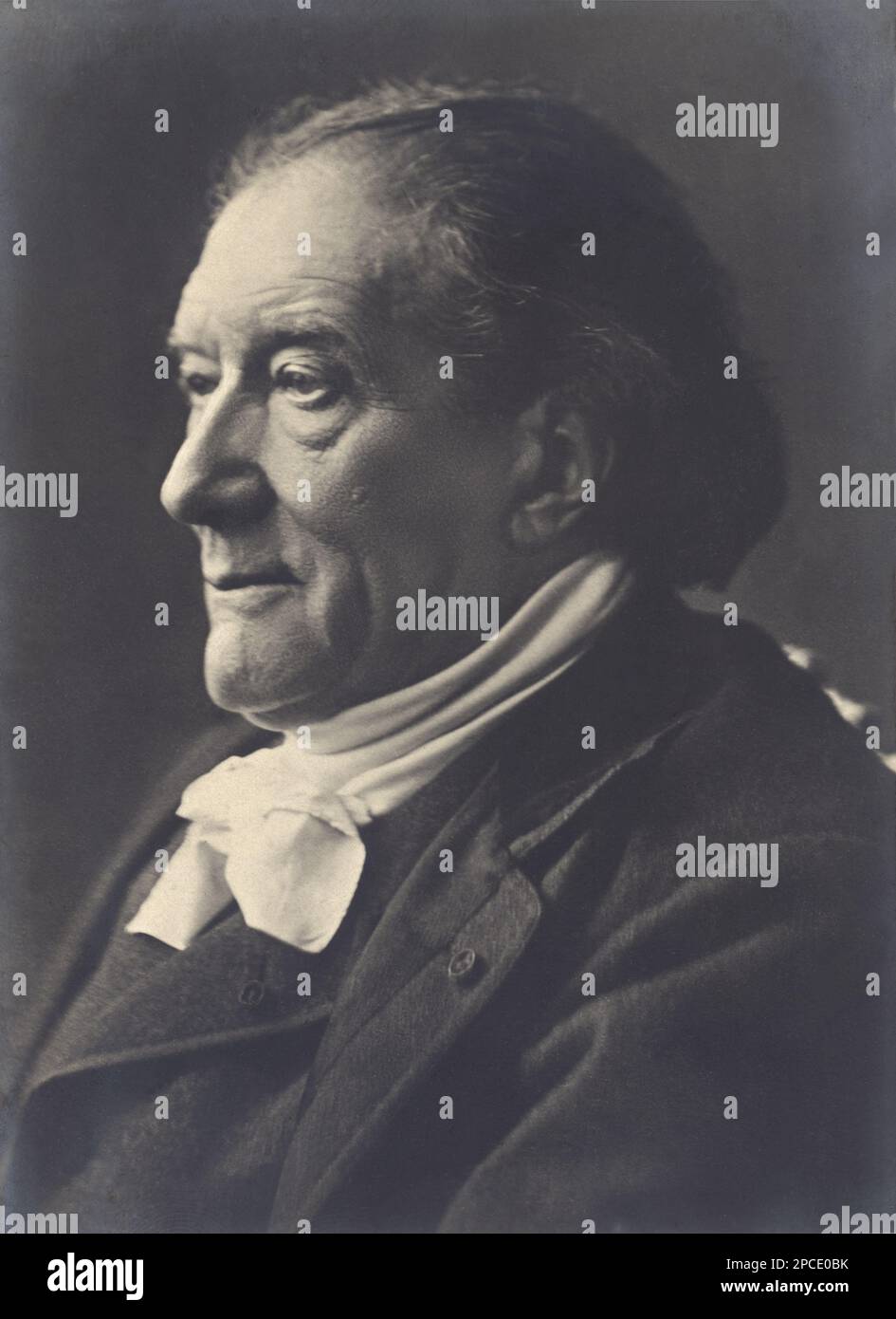 Il drammaturgo francese VicTORIEN SARDOU ( 1831 - 1908 ) - LETTERATO - SCRITTORE - LETTERATURA - LETTERATURA - drammaturgo - TEATRO - TEATRO - TEATRO - commediografo - RITRATTO - ritratto - profilo - colletto - fiocco - fiocco ---- Archivio GBB Foto Stock