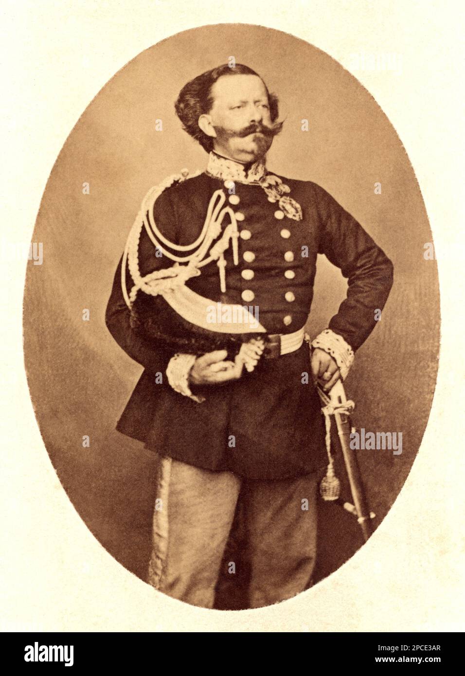 1870 ca, Italia : il Re italiano VITTORIO EMANUELE II di SAVOIA ( 1820 - 1888 ). Foto di DISDERI e C. , Parigi - Italia - CASA SAVOIA - REALI - Nobiltà ITALIANA - SAVOY - NOBILTÀ - ROYALTY - STORIA - FOTO STORICHE - royalty - nobili - Nobiltà - ritratto - ritratto - baffi - baffi - mustache - divisa militare - divisa uniforme militare - ITALIA ---- Archivio GBB Foto Stock