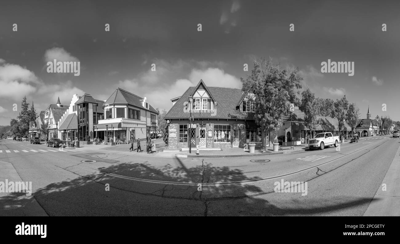 Solvang, California, USA - 22 APRILE 2019: Old Main Street nel centro storico di Solvang, Santa Ynez Valley nella contea di Santa Barbara. Un villaggio danese i Foto Stock