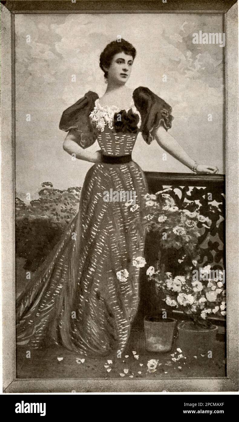 1906 ca, Firenze , Italia : la contessa spagnolo-francese-italiana HORTENSIA SERRISTORI (nata marchesa Hortense DE LA GANDARA , Biarritz , Francia 1871 - Firenze , Italia 1960 ), sposata con il senatore Conte UMBERTO SERRISTORI ( 1861 - 1941 ). In questa foto il ritratto disegnatore dell'artista italiano PainterEDOARDO DALBONO - Marchesa - Marquise - Contessa - Contessa - BELLE EPOQUE - foto storiche - foto storica - ritratto - ORTENSIA - ritratto - nobiltà italiana - nobiltà - nobili italiani - nobile - Italia - Conte ---- Archivio GBB Foto Stock