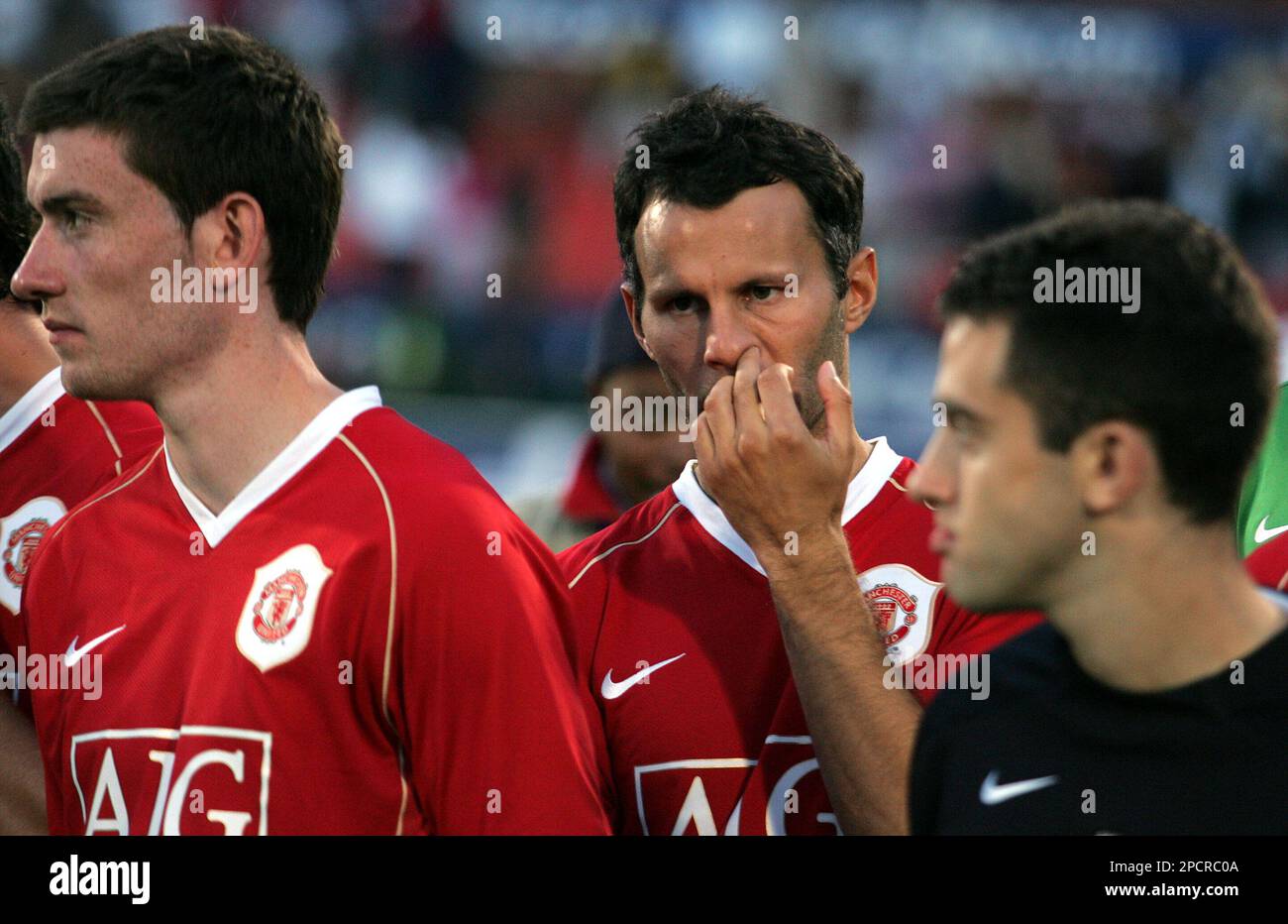 England's Manchester United players react after their defeat at the final of the Vodacom Challenge soccer match against South Africa's Kaizer Chiefs in Pretoria, South Africa, Saturday, July 22, 2006. Chiefs won 5-4 on penalties. (AP Photo/Themba Hadebe) Foto Stock