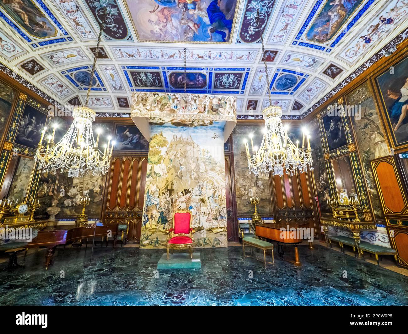 Salone del Baldacchino nel palazzo barocco Filangeri-Cutò noto anche come Palazzo Mirto - Palermo, Sicilia, Italia Foto Stock