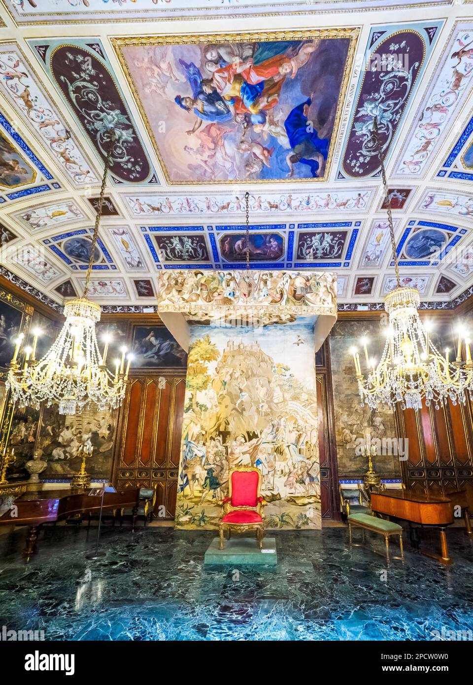 Salone del Baldacchino nel palazzo barocco Filangeri-Cutò noto anche come Palazzo Mirto - Palermo, Sicilia, Italia Foto Stock