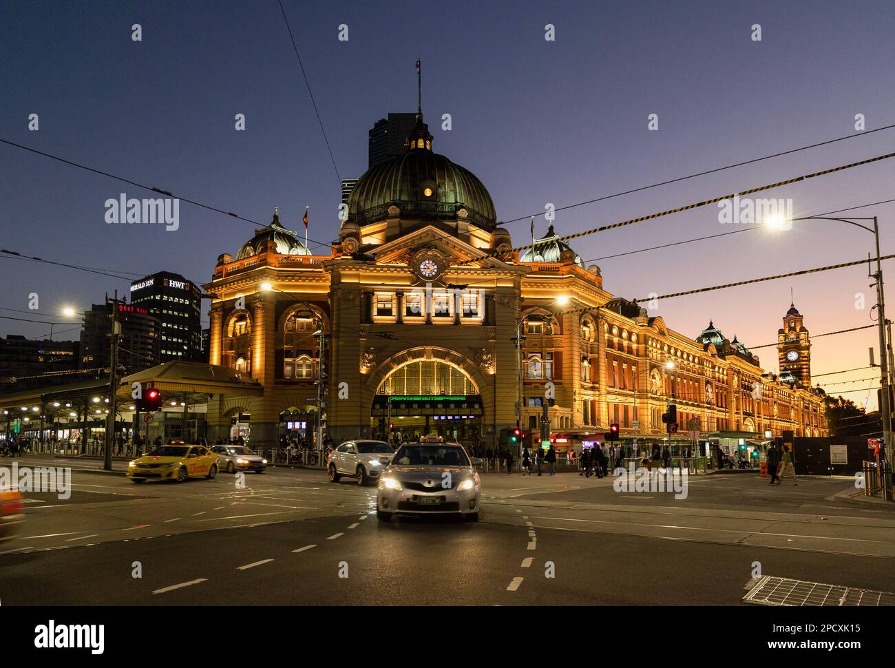 Flinders Street Station di notte, Melbourne, Victoria, Australia Foto Stock