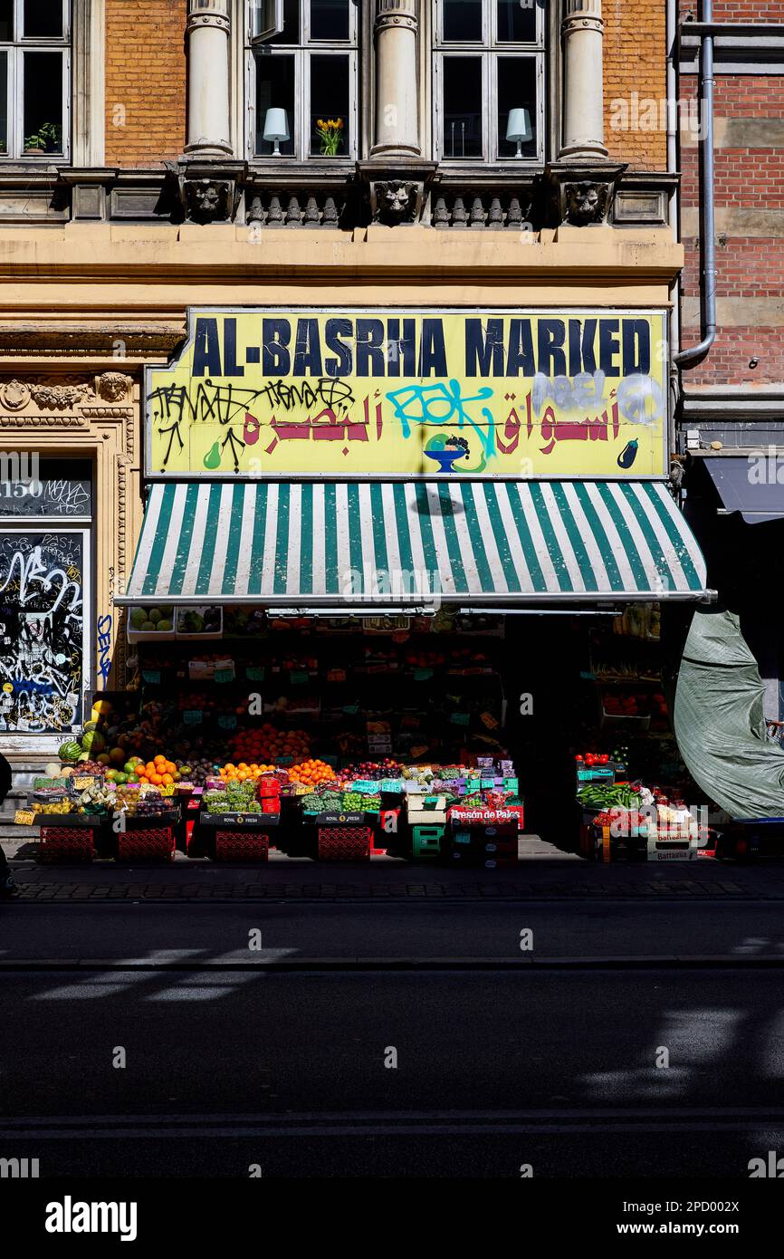 Al-Basrha, negozio di frutta e verdura (ora chiuso); Nørrebrogade, Copenaghen, Danimarca Foto Stock