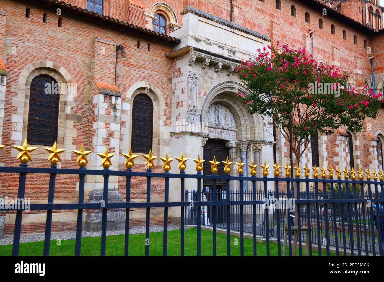 Basilica di Saint-Sernin a Tolosa, Francia. La chiesa romanica è una meta di pellegrinaggio sulle rotte di Santiago de Compostela. Foto Stock