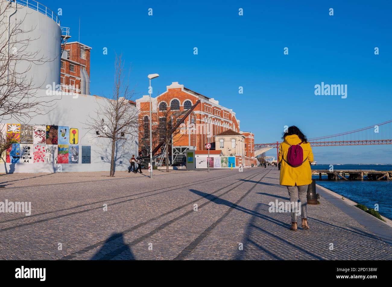 MAAT (Museo d'Arte, architettura e tecnologia) progettato dall'architetto britannico Amanda Levete, Belem, Lisbona, Portogallo Foto Stock