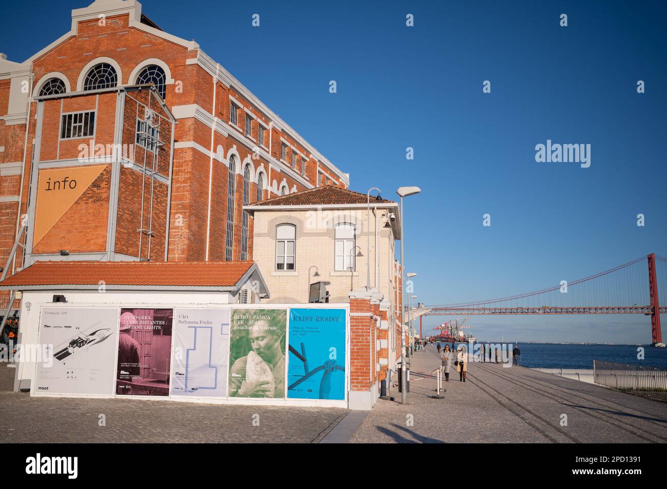 MAAT (Museo d'Arte, architettura e tecnologia) progettato dall'architetto britannico Amanda Levete, Belem, Lisbona, Portogallo Foto Stock