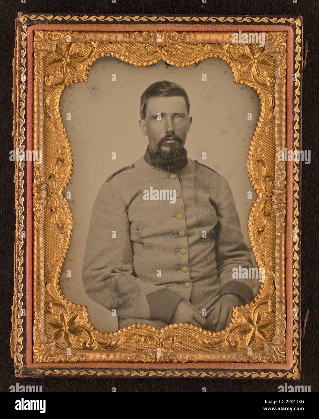 Soldato non identificato in uniforme confederata. Liljenquist Famiglia Collezione di fotografie della Guerra civile , FAmbrotype / Tintype fotografia serie di archiviazione , pp/liljconfed. Stati Confederati d'America, esercito, persone, 1860-1870, soldati, Confederato, 1860-1870, uniformi militari, confederato, 1860-1870, Stati Uniti, Storia, Guerra civile, 1861-1865, personale militare, Confederato. Foto Stock
