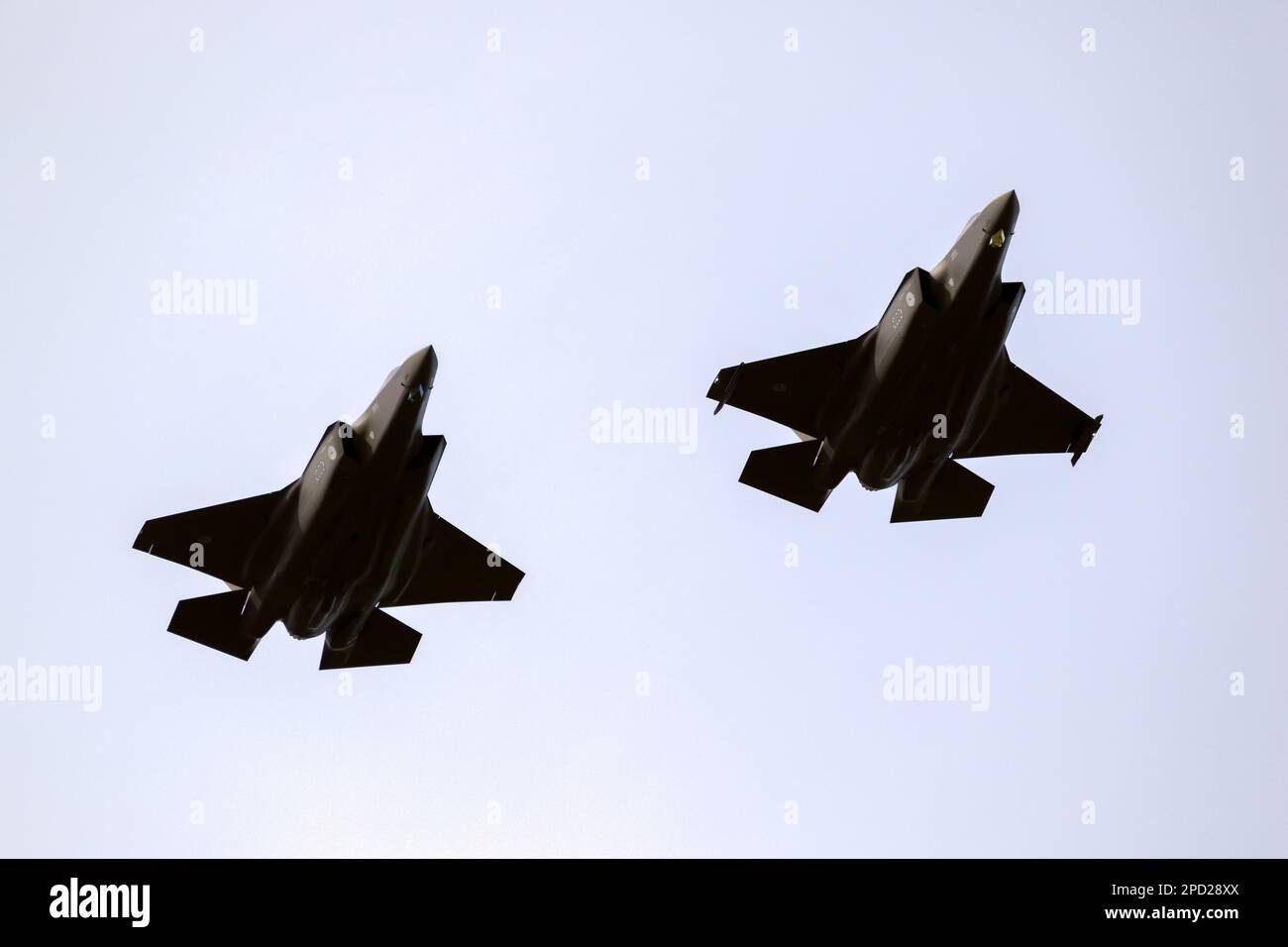 Lockheed Martin F-35 i caccia Lightning II della Royal Netherlands Air Force in volo sulla base aerea di Leeuwarden, Paesi Bassi - 30 marzo 2022 Foto Stock