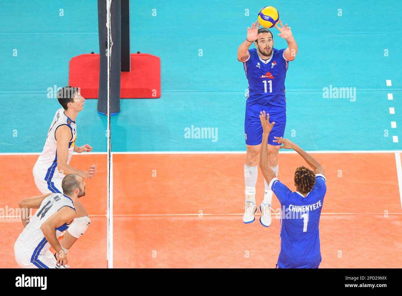 Antoine Brizard, Barthelemy Chinenyeze (Francia); Gianluca Galassi, Alessandro Michieletto (Italia). Campionato del mondo di pallavolo 2022. Foto Stock