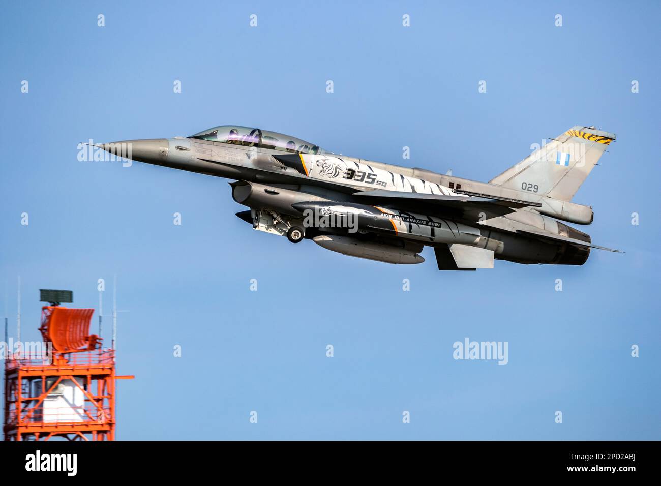 Il jet da combattimento F-16D dell'Hellenic Air Force decollo dalla base aerea di Kleine Brogel. Peer, Belgio - 13 settembre 2021 Foto Stock